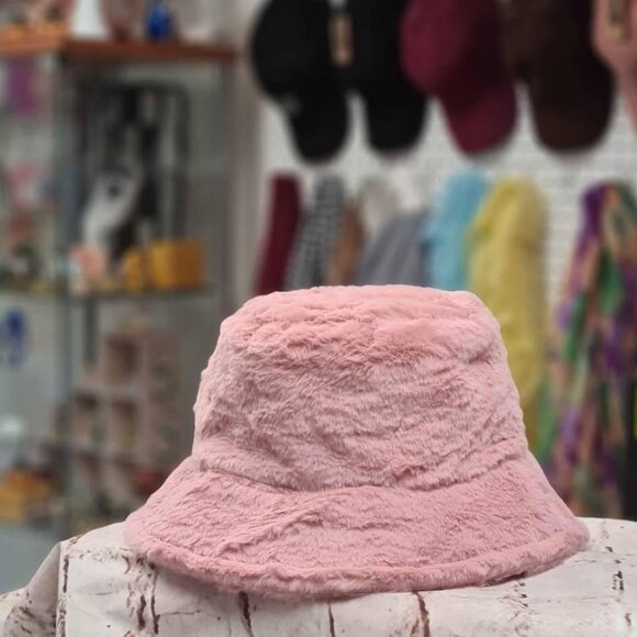 Soft Mauve Pink Faux Fur Bucket Hat Luxurious Warm NWT - Picture 3 of 4